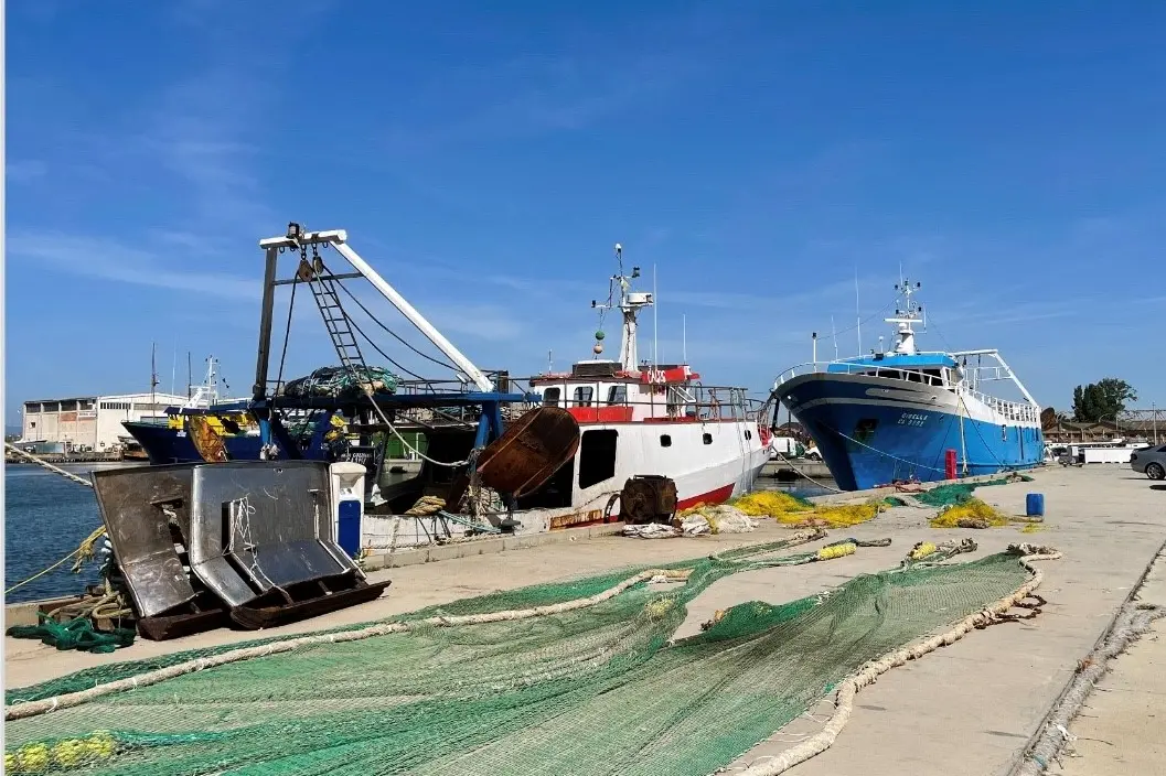 Pescherecci fermi in porto (Foto A. Piras)