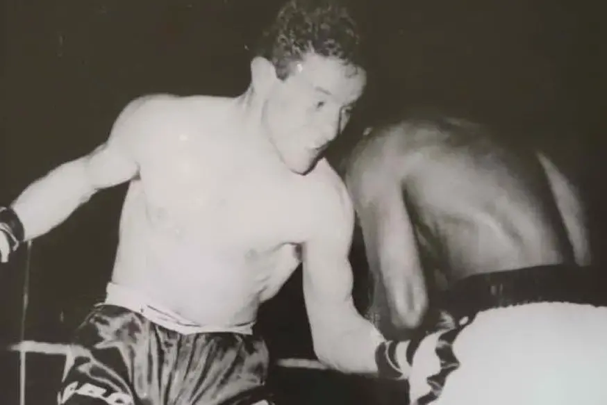 Andreino Silanos, in un incontro del 1965 contro il pugile spagnolo José Caetano Dos Santos (foto concessa dalla famiglia)