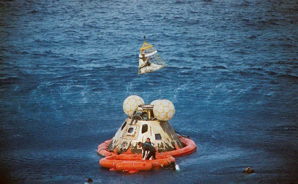 L'ammaraggio dell'Apollo 13 (foto Wikipedia)