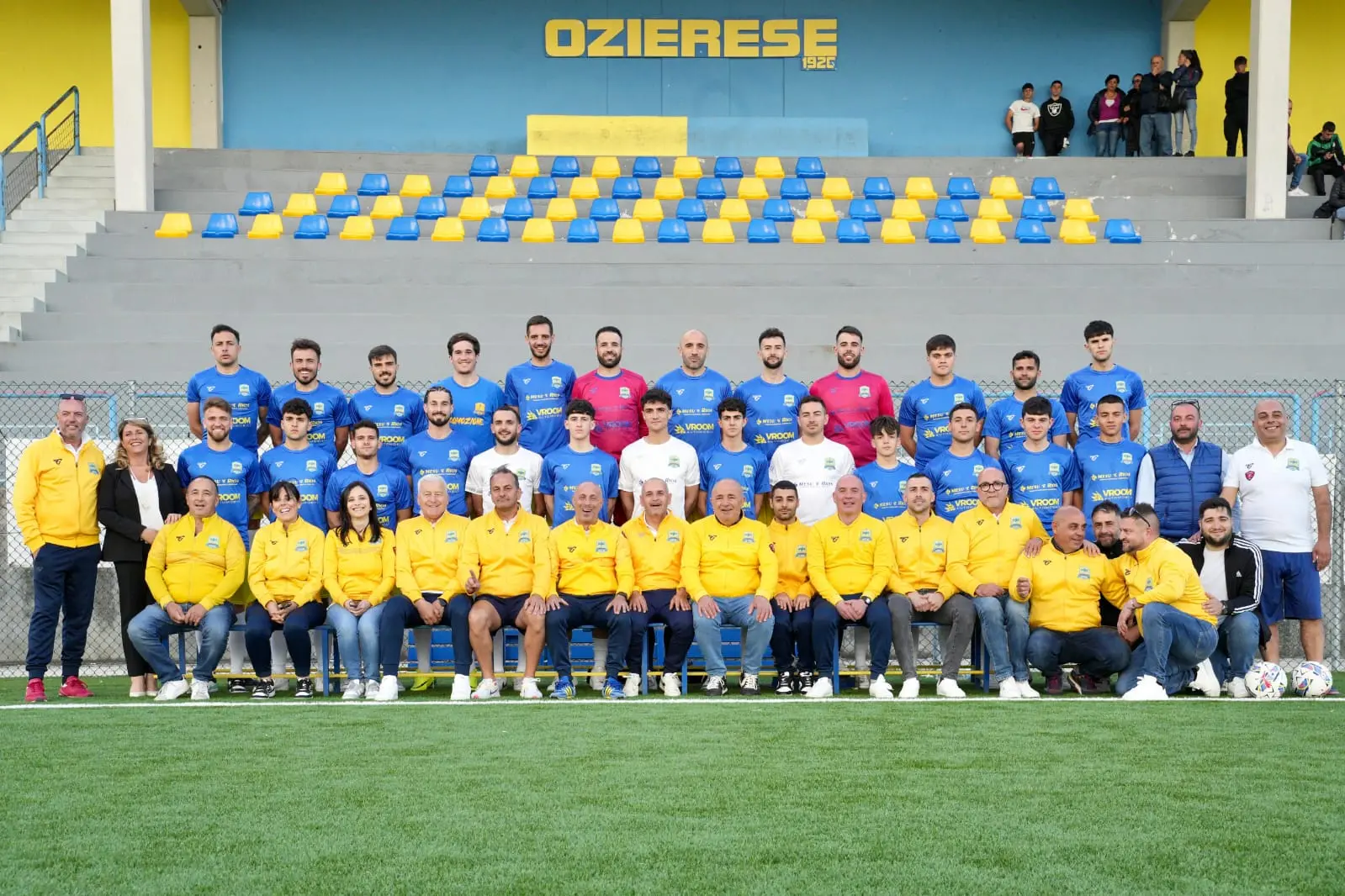 La squadra dell'Ozierese, che ha vinto il Girone C di Prima Categoria (foto Ozierese)