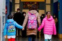 Il rientro a scuola (foto archivio Unione Sarda)