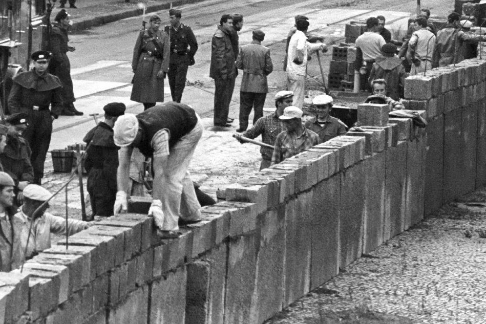 #AccaddeOggi: il 13 agosto 1961 inizia la costruzione del muro di Berlino