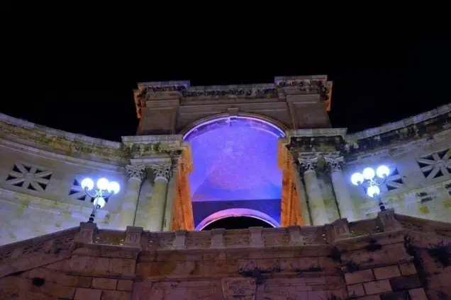 Il bastione Saint Remy illuminato (foto da google)