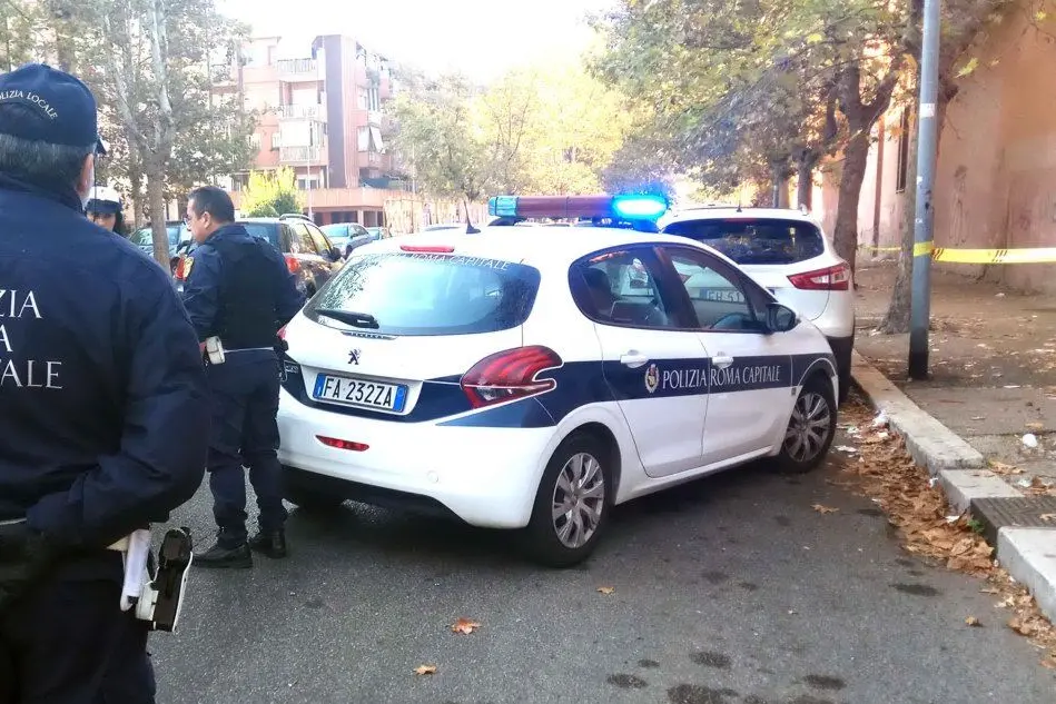 La polizia locale (Ansa)