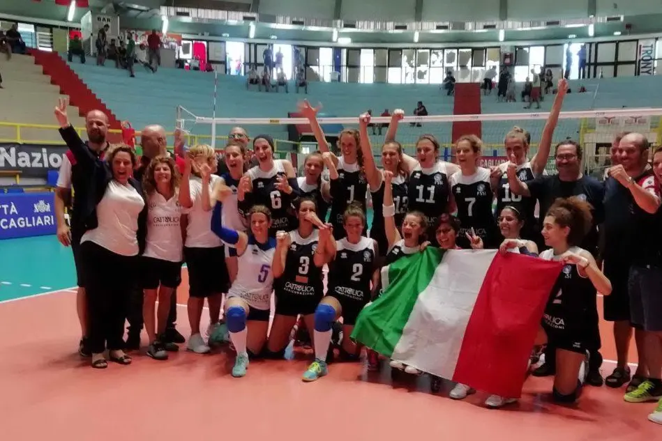 L'esultanza delle azzurre dopo la finale vittoriosa agli Europei per sordi (foto L'Unione Sarda - Fornasier)