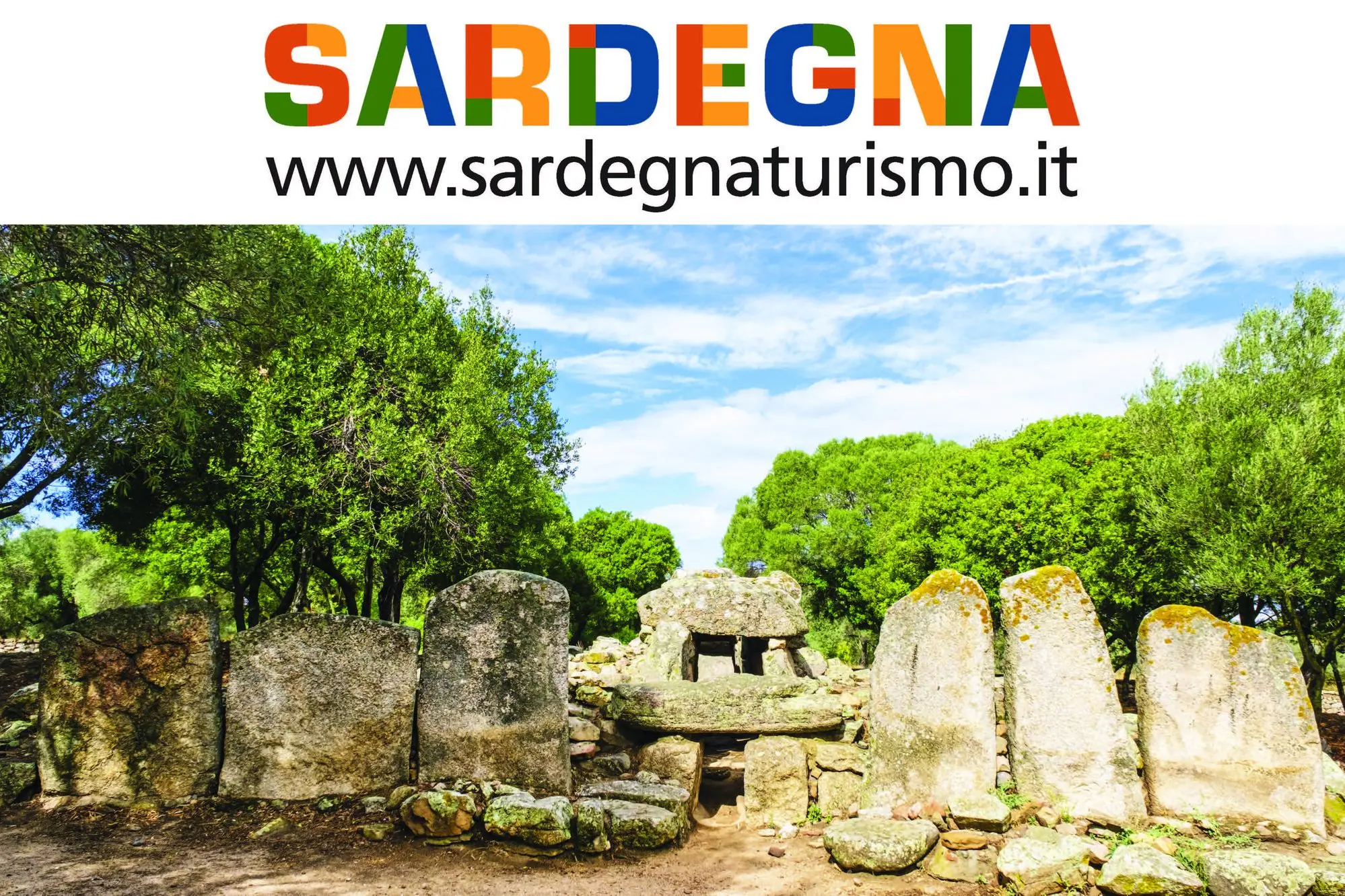 Tomba di Giganti di Su Mont'e s'Abe sita a sud di Olbia vicino al Castello di Pedres. Il sito archeologico nuragico vanta una vasta struttura lunga ventotto metri e una galleria sepolcrale di oltre dieci metri: è tra i reperti più grandi dell’isola