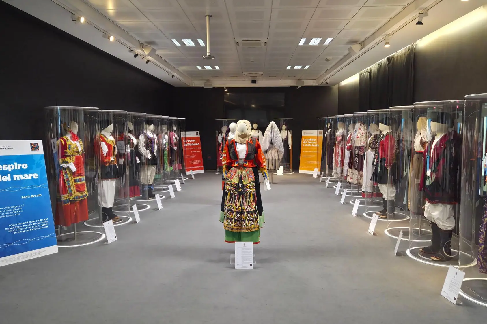 Uno scorcio della mostra “Trame di Sardegna”