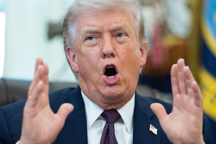 Trump minaccia l’addio alla Nato: «Disgustato, è una tigre di carta, potrei lasciarla»