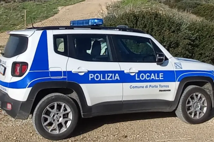 La Polizia locale di Porto Torres (foto concessa)