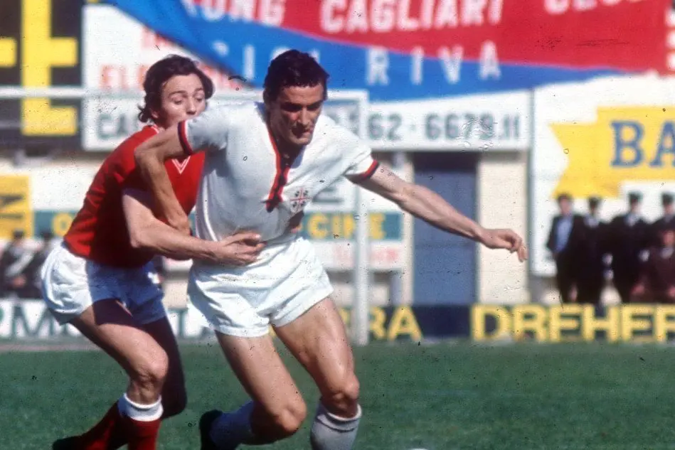 Gigi Riva nella partita Cagliari-Bari del campionato 1969-1970