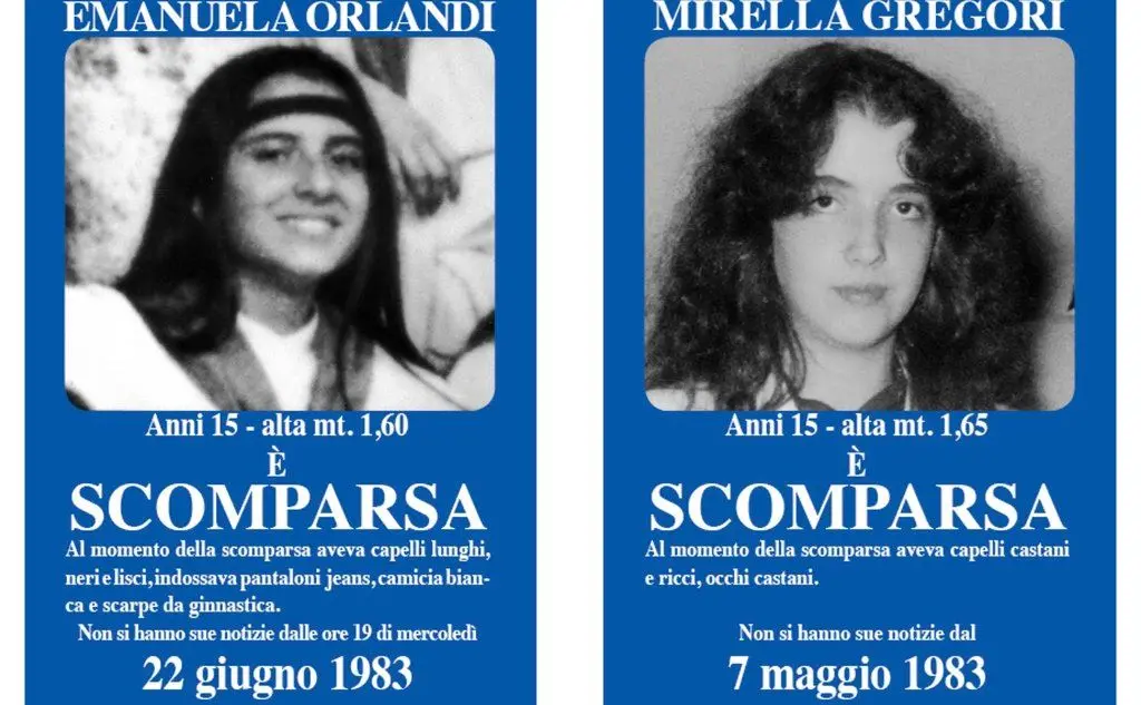I cartelli per la ricerca di un'altra ragazza, Mirella Gregori, svanita nel nulla nello stesso periodo