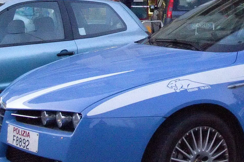 Un'auto della polizia