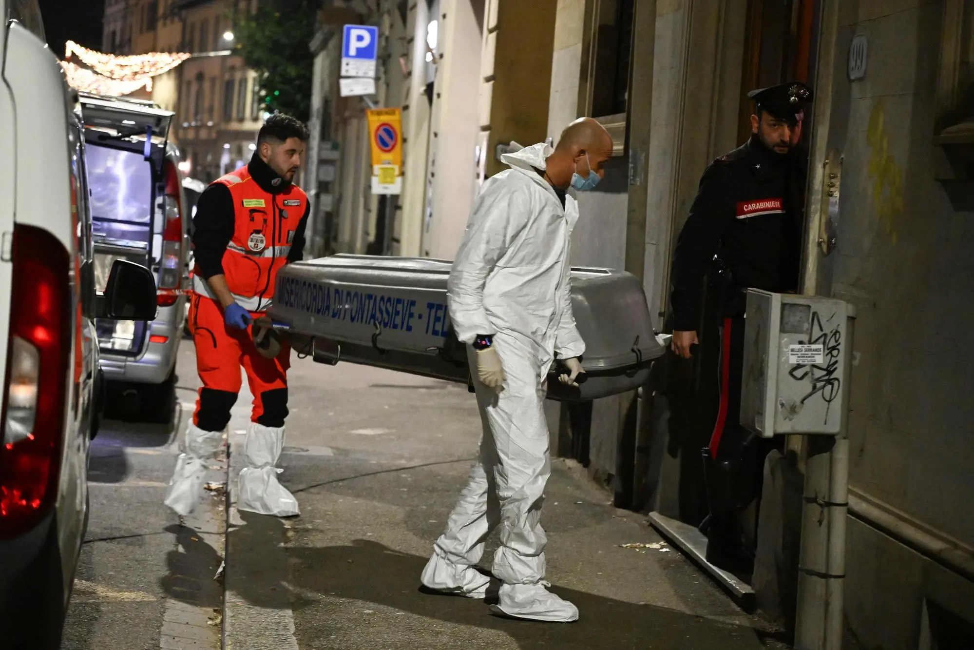 I Carabinieri del Ris di Firenze intervengono in Via Gianpaolo Orsini per il ritrovamento dei corpi di Franco Giorgi, 74 anni, e Gianna Di Nardo, 68 anni, i coniugi trovati morti accoltellati nella loro casa di Firenze, 30 Novembre 2025 ANSA/CLAUDIO GIOVANNINI