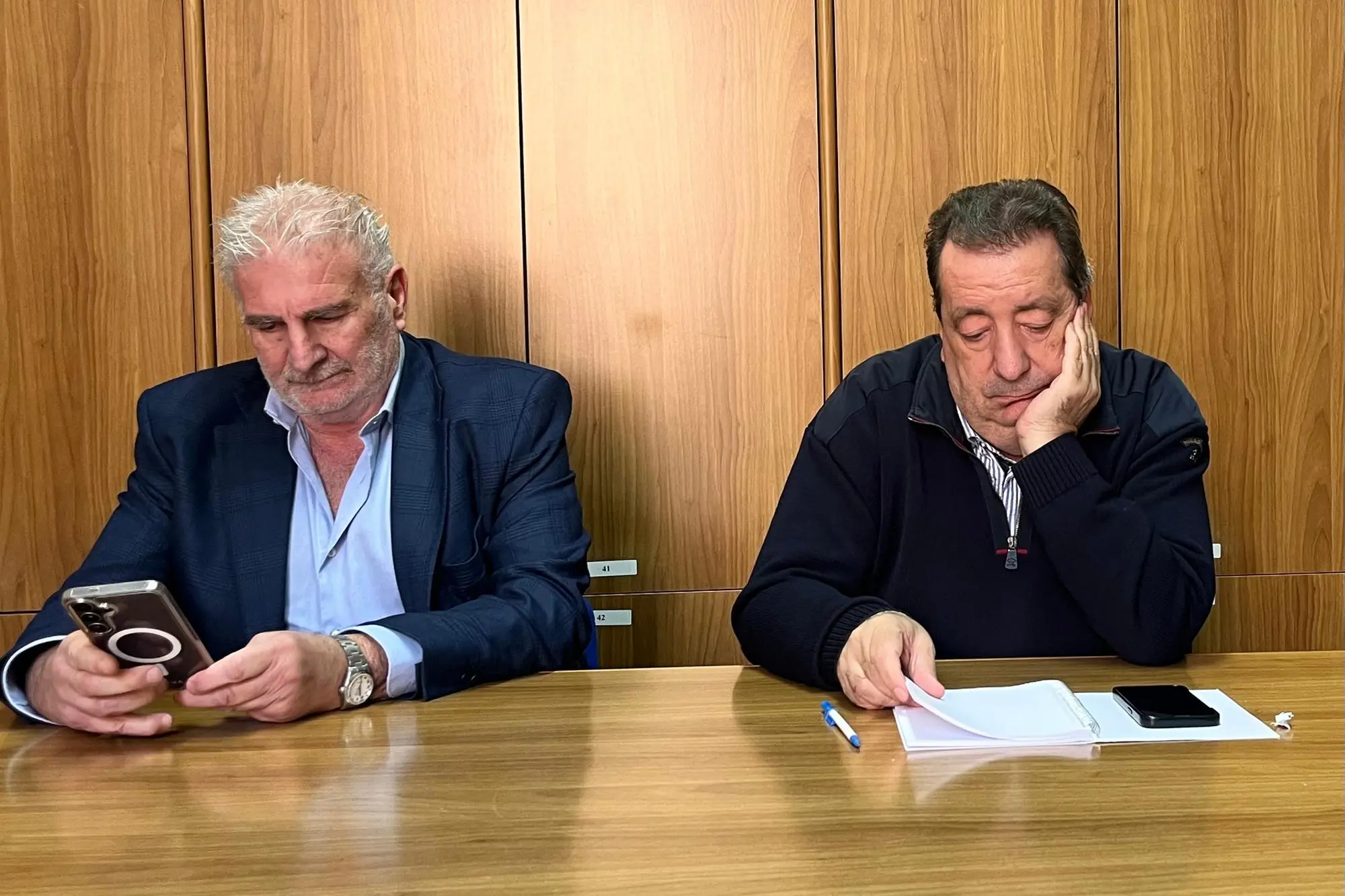 I consiglieri comunali di Oristano al centro Roberto Pisanu e Giuliano Uras