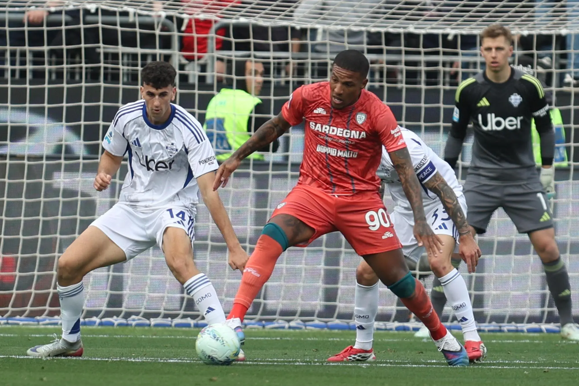 Michael Folorunsho in Cagliari-Como (foto Ansa)
