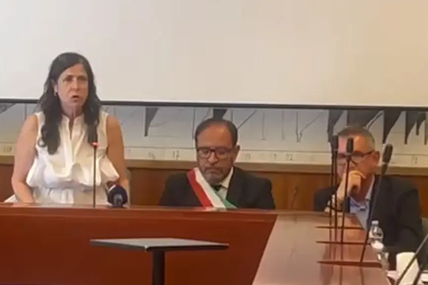 Alessandra Todde al Consiglio comunale di Villasimius