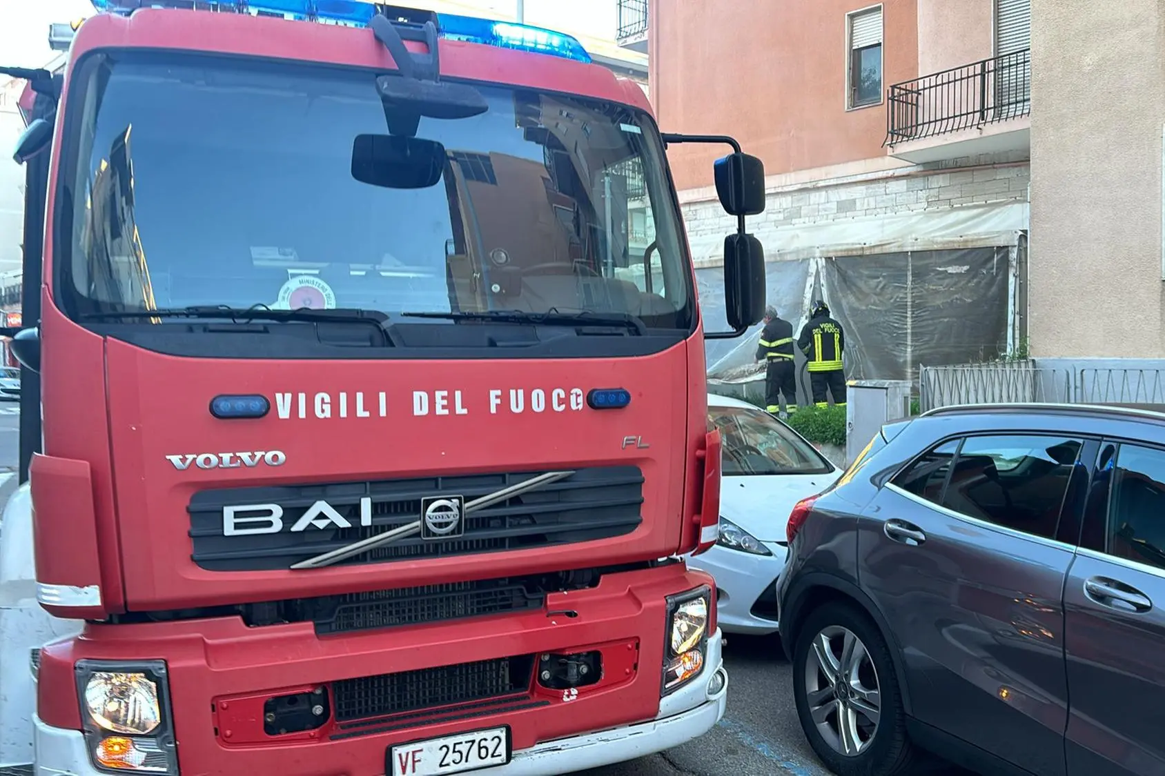 L'intervento dei vigili del fuoco in via Palomba a Cagliari