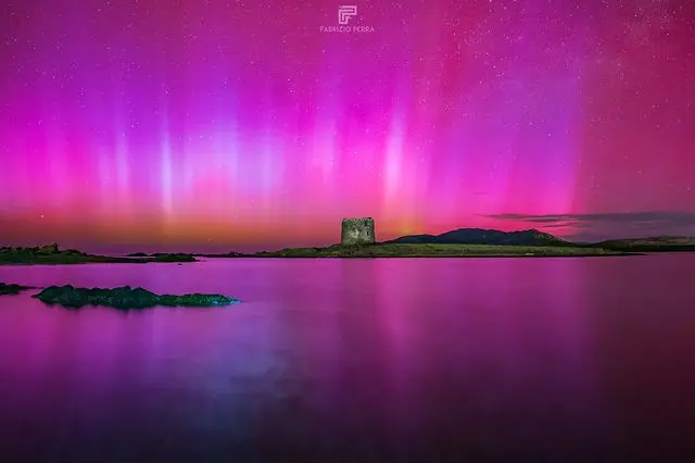 Aurora boreale a Stintino (foto Fabrizio Perra da Instagram)