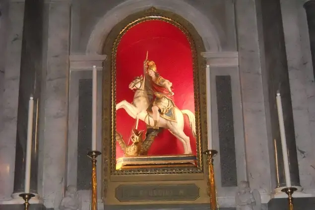 La statua di San Giorgio a Pozzomaggiore (foto Caria)