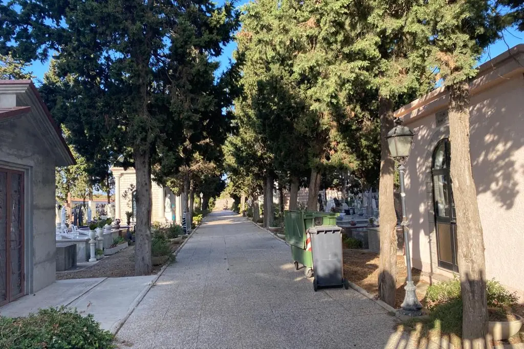 Il cimitero di Assemini (foto L'Unione Sarda)