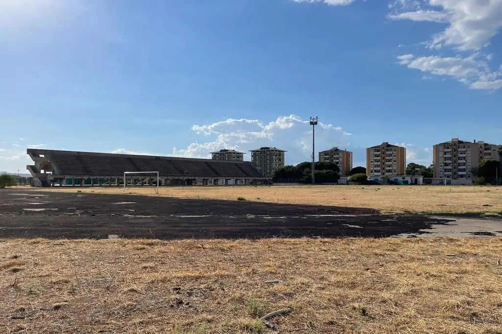 L'abbandono dello stadio di Is Arenas (L'Unione Sarda)