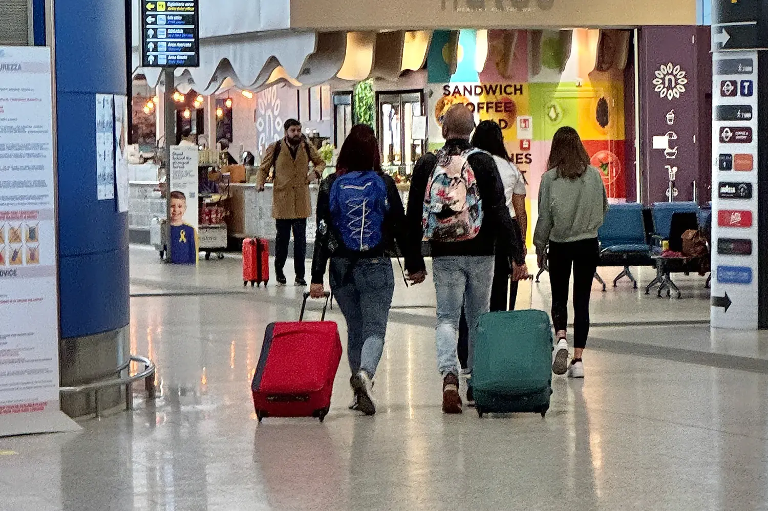 Passeggeri all'aeroporto di Cagliari-Elmas