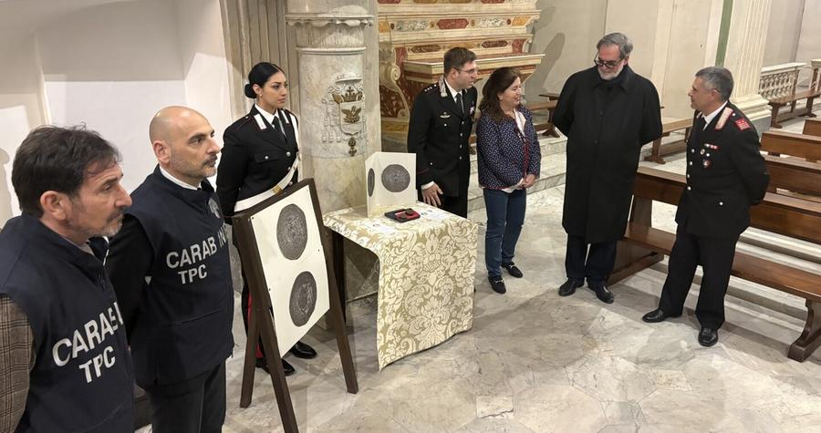 Due sigilli del ‘700 restituiti al vescovo