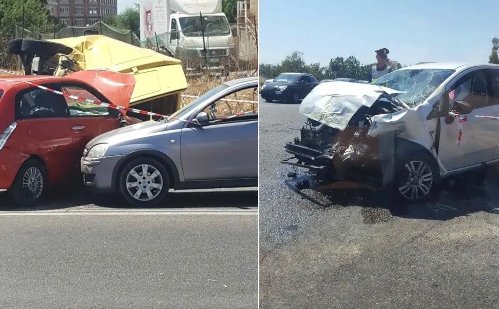 Tre delle auto coinvolte (foto inviate a L'Unione Sarda dal lettore Severino Urrai)