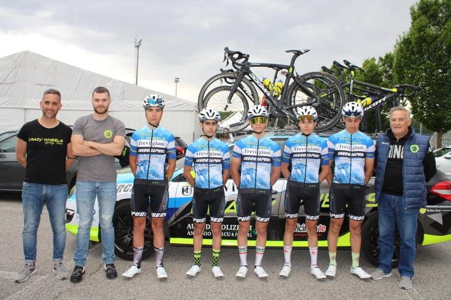 Gli Juniores del Team Crazy Wheels che saranno impegnati al Giro del Friuli (foto concessa dal team manger Luca Massa)