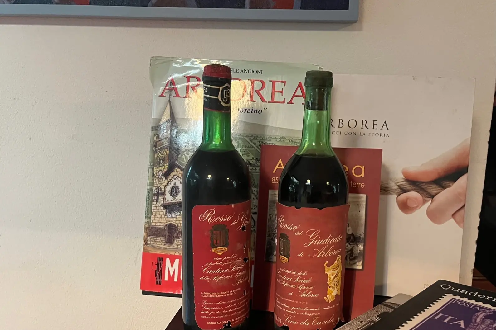 Rosso del Giudicato di Arborea, era il vino prodotto dall'enopolio a base di uva Sangiovese (r. r.)