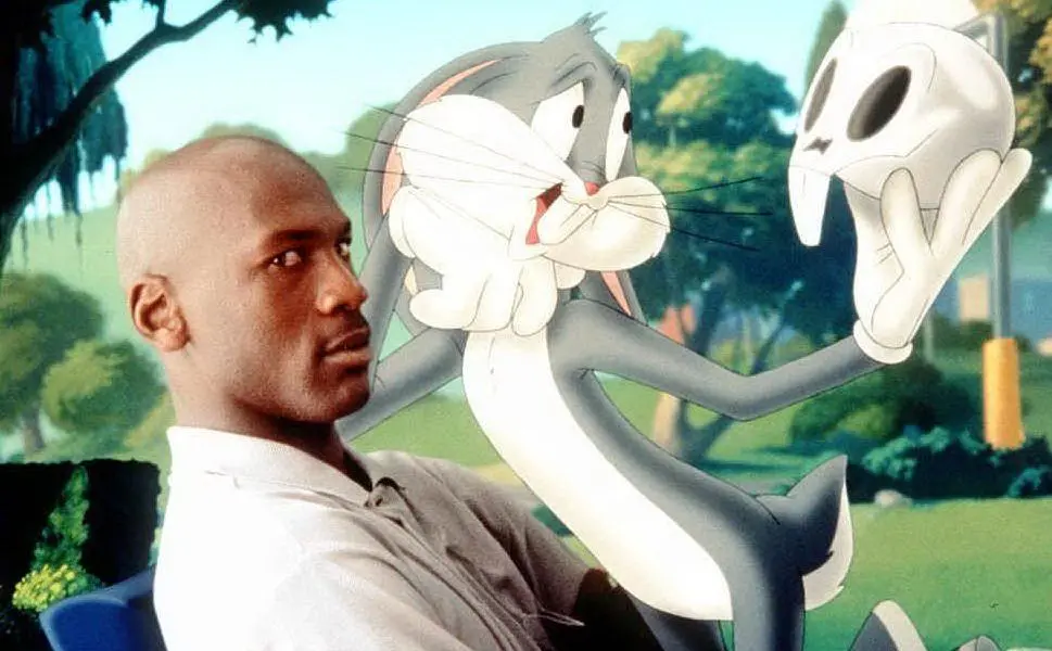 Nel 1996 recita in &quot;Space Jam&quot;, della Warner Bros