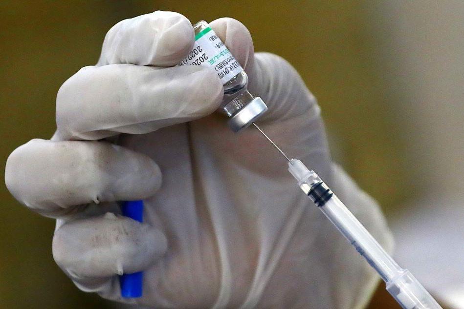 L'Europa valuta il ricorso al vaccino cinese: in Ungheria e Serbia via libera a Sinopharm