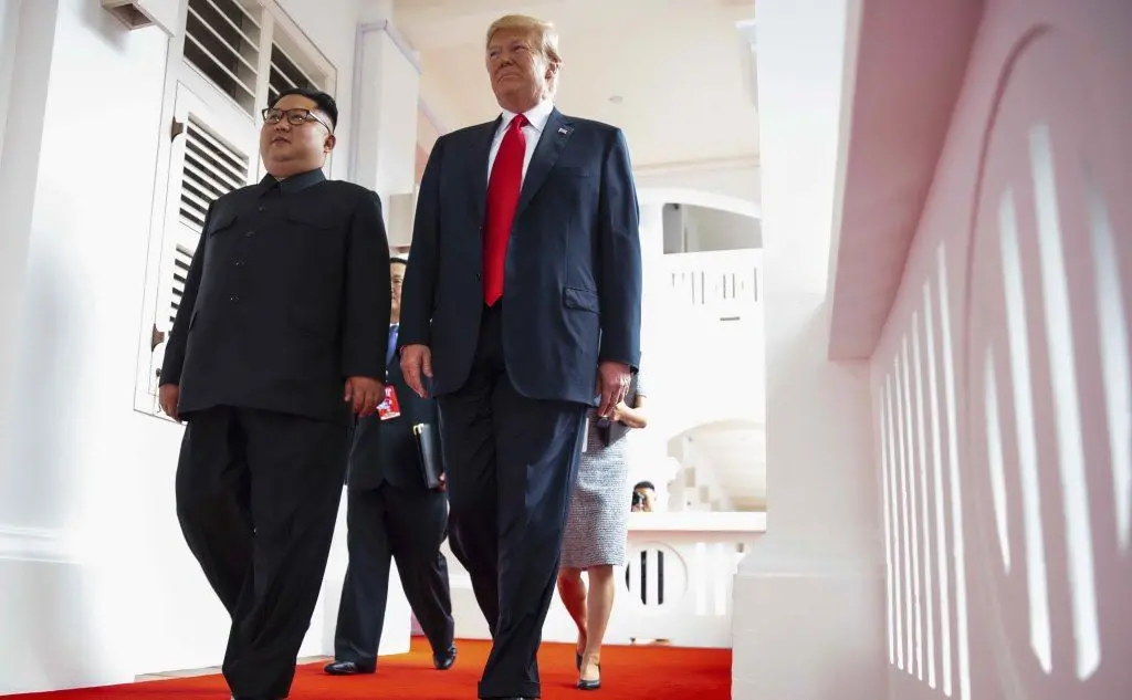 Donald Trump e Kim Jong-Un si sono incontrati a Singapore