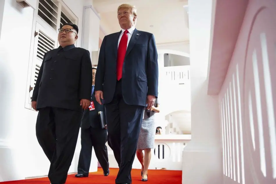 Donald Trump e Kim Jong-Un si sono incontrati a Singapore
