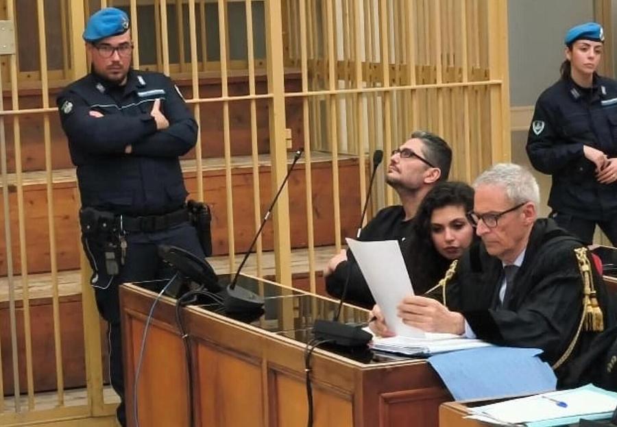 «Sulla poltrona tracce di sangue e saliva»