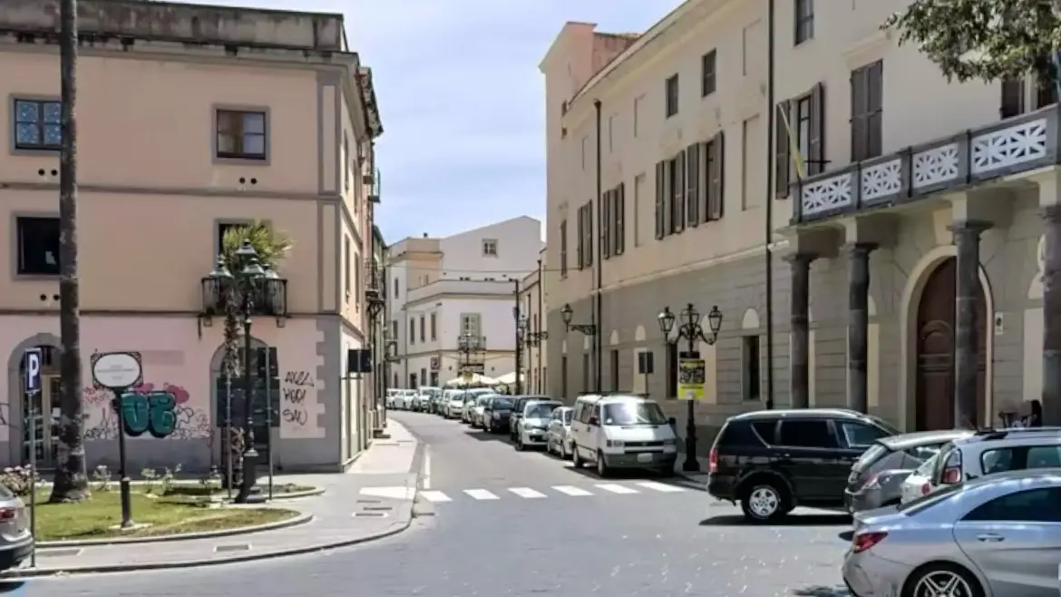 https://immagini.unionesarda.it/version/c:NzI0YTc3MjMtNGEyMC00:ZTkwZGFmNDQtNzAzNS00/image.webp?f=16:9