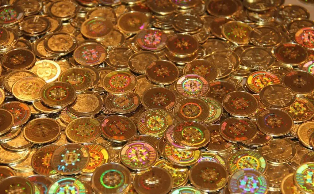 Bitcoin è una parola composta da &quot;bit&quot; che fa riferimento ai bit del computer