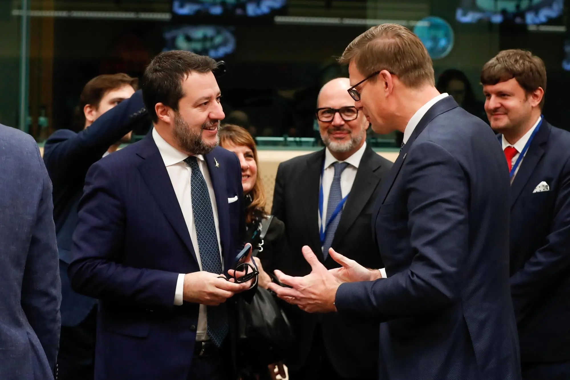 epa10349167 Deputy Prime Minister of Italy and Minister of Infrastructure and Transport Matteo Salvini (L) and Czech Transport Minister Martin Kupka at the start of a Transport, Telecommunications and Energy Council at the European Council in Brussels, Belgium, 05 December 2022. EPA/STEPHANIE LECOCQ