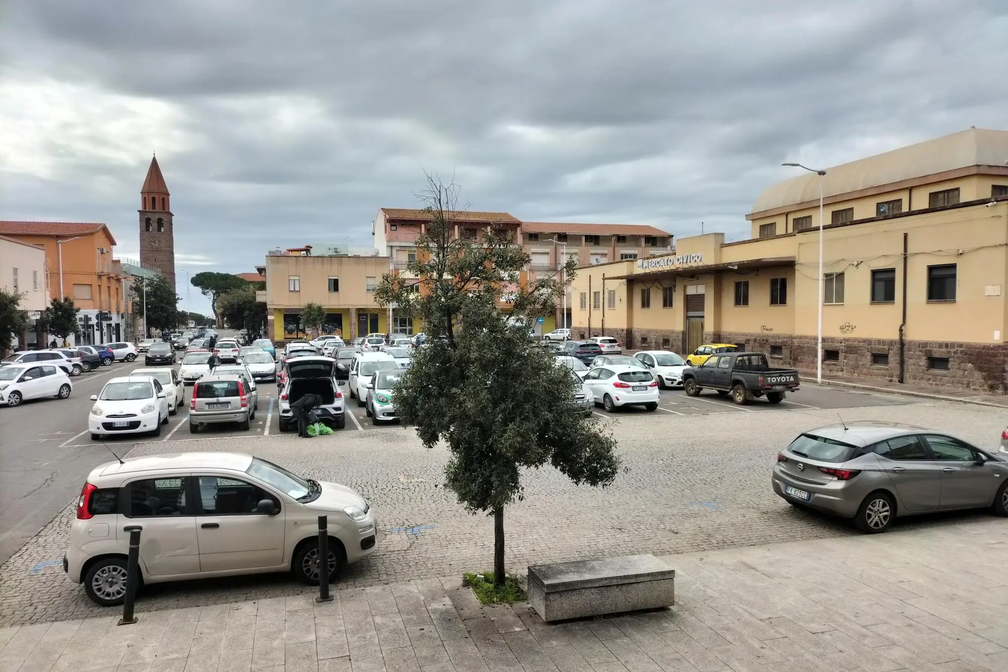 Il mercato civico di piazza Ciusa. (foto Scano)