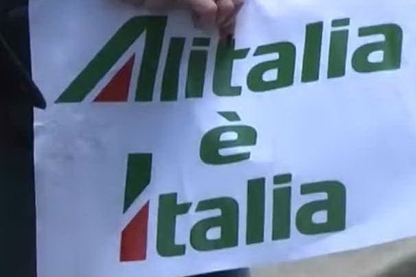 Alitalia, in piazza i lavoratori del trasporto aereo