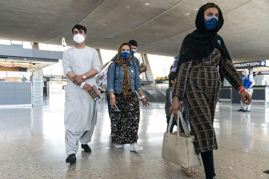 Kabul: “Imminente l’attacco dell’Isis”. Ultimi giorni per evacuare l’aeroporto