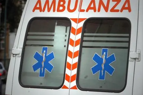 Un'ambulanza (Ansa)