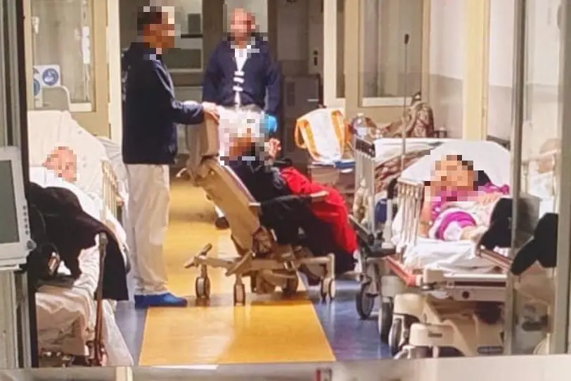 Affollamento nel pronto soccorso dell’ospedale Santissima Trinità (foto archivio)