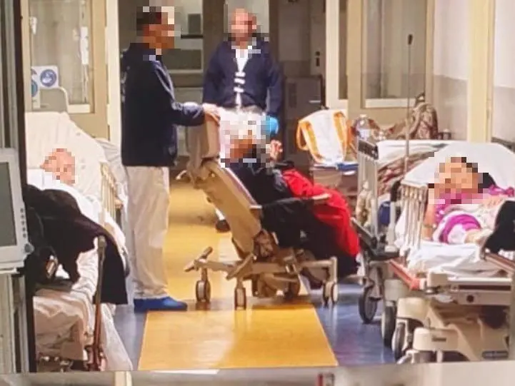 Affollamento nel pronto soccorso dell’ospedale Santissima Trinità (foto archivio)