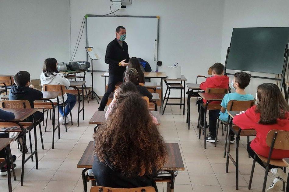Una classe della scuola media di via Marconi a Oristano (foto Sanna)