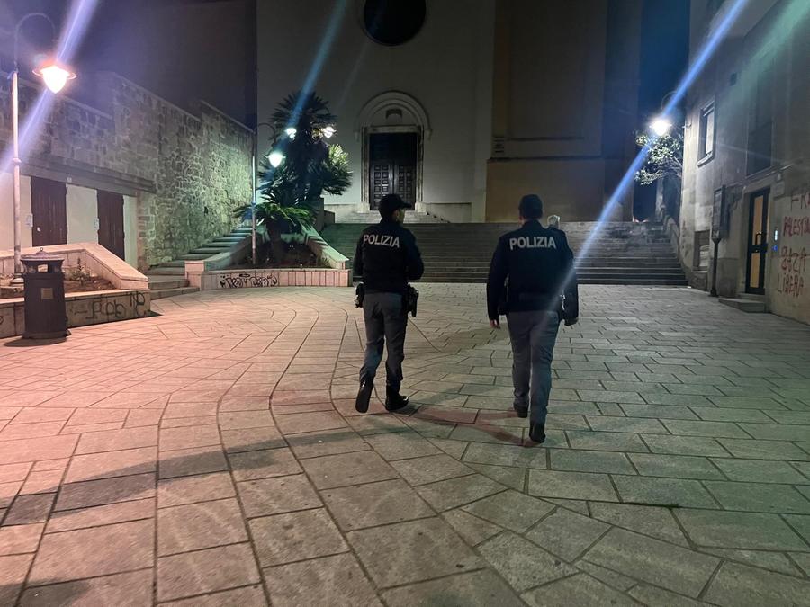 Cagliari, rapina e pestaggi alla Marina: due minori finiscono in comunità