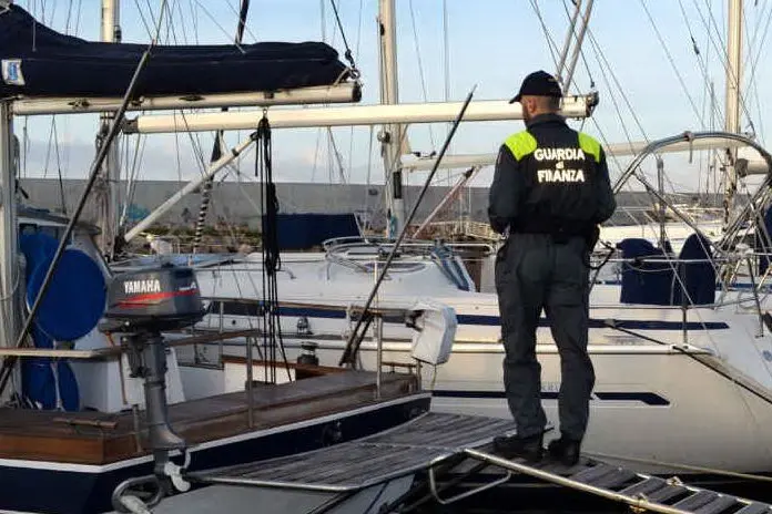 La barca incriminata (foto Gdf)