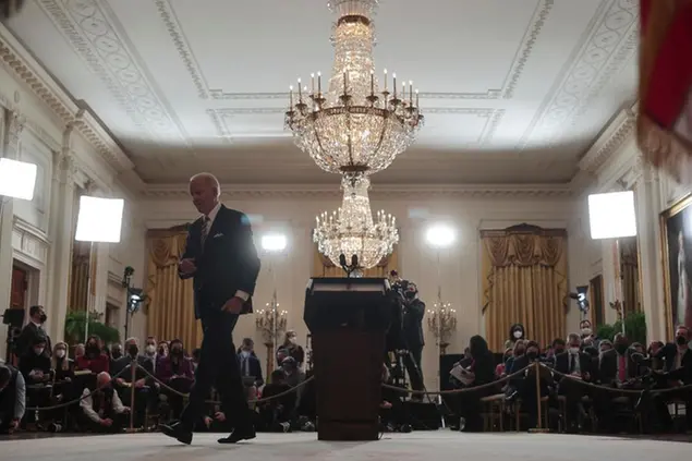 Il presidente Biden durante la conferenza stampa alla Casa Bianca (foto Ansa/Epa)