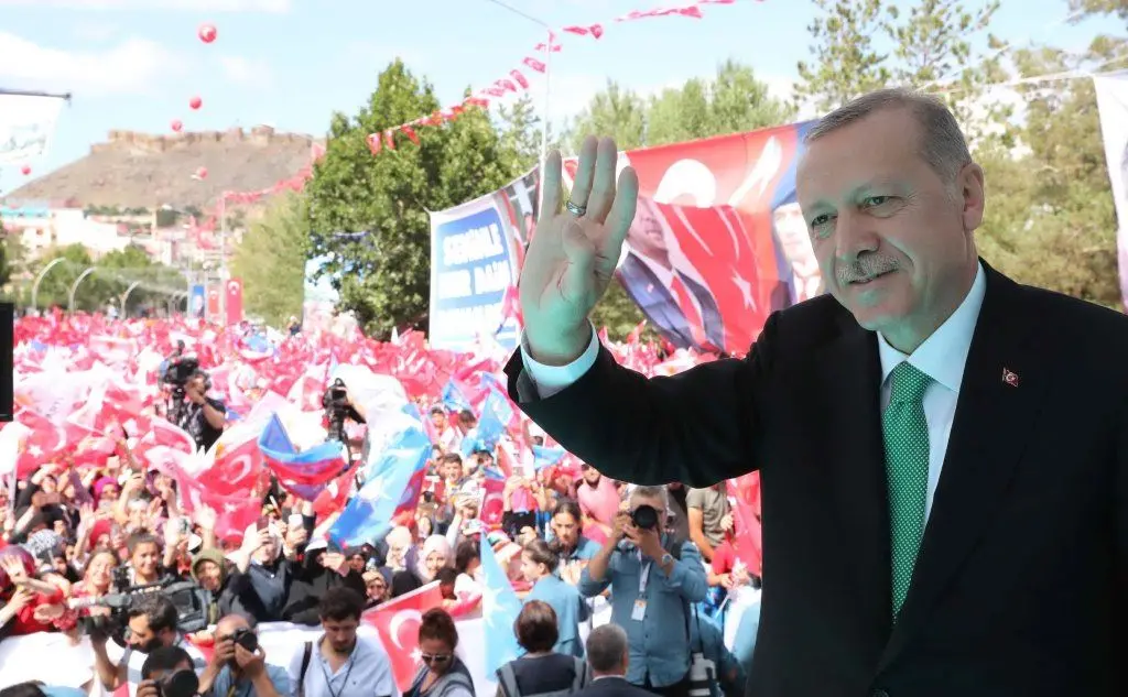 Il presidente Erdogan ha invitato la popolazione a cambiare i dollari in lira turca per sostenere la moneta nazionale