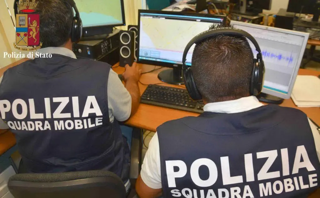 La polizia
